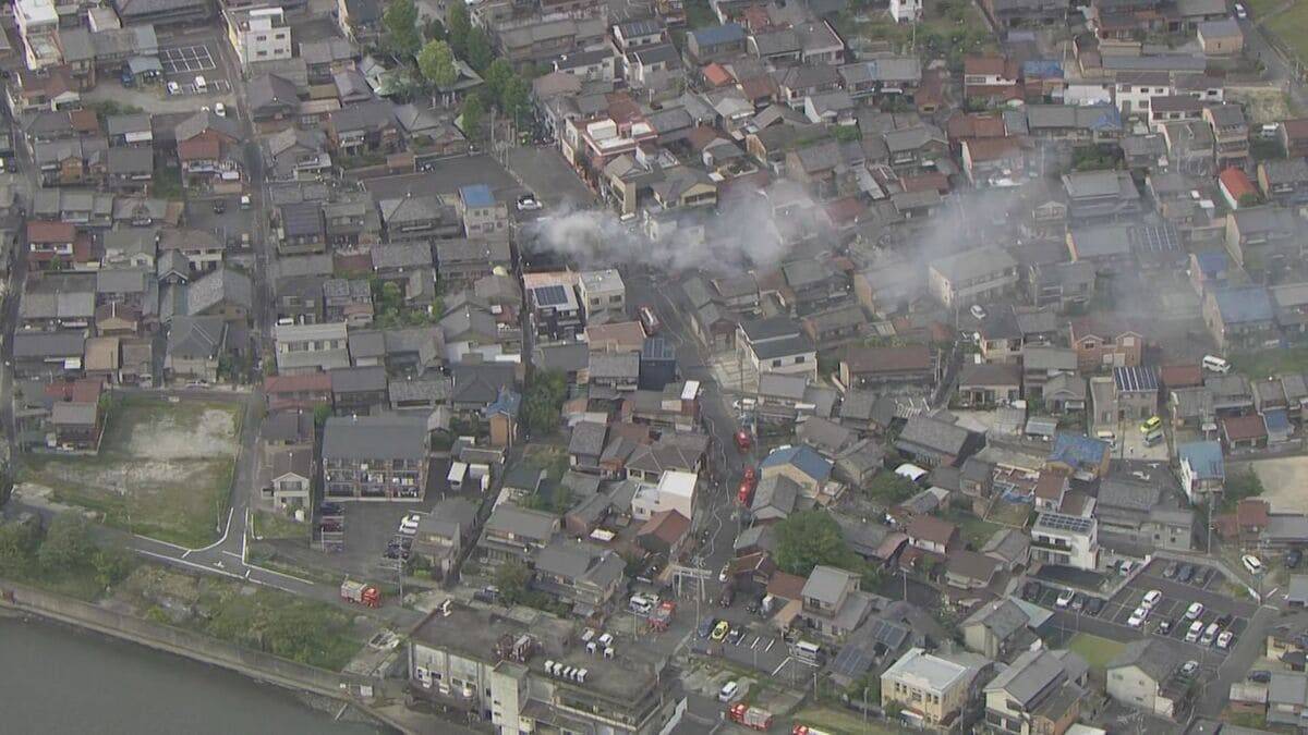「仏壇から火が出た」との119番通報 住宅密集地で火事 90代男性と80代女性ら4人搬送 命に別状なし 名古屋・中川区