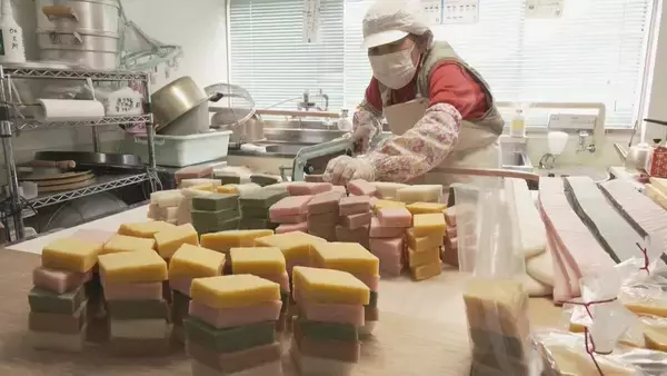 ひと月遅れで｢ひな祭り｣祝う 飛騨地方の名物“5色のひし餅”づくり最盛期 高齢化などで今は1人で製造 色で季節の移り変わりを表現