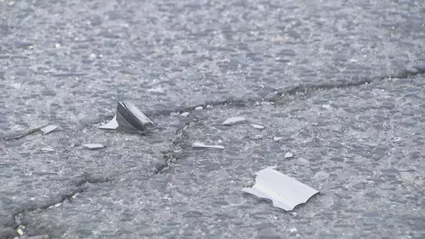 「軽乗用車どうしが出合い頭に衝突 27歳男性が意識不明 助手席の21歳男性は胸骨折の大けが 愛知･あま市の信号交差点」の画像