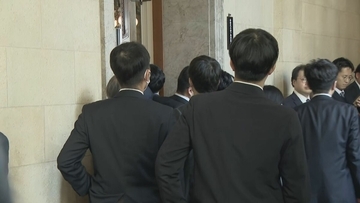 自民党議員の控室は｢酸欠｣状態に… “巨大与党”の特別国会 審議遅れる｢新年度予算案｣ 年度内の成立なるか