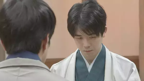 「｢棋聖戦｣第2局始まる 第1局は藤井聡太六冠(23)が勝利 挑戦者はタイトル戦初出場の服部慎一郎七段(26)  19日午後決着の見込み 栃木･日光市」の画像