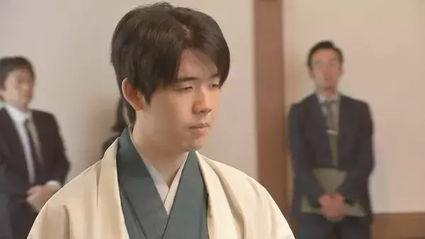 「｢棋聖戦｣第2局始まる 第1局は藤井聡太六冠(23)が勝利 挑戦者はタイトル戦初出場の服部慎一郎七段(26)  19日午後決着の見込み 栃木･日光市」の画像