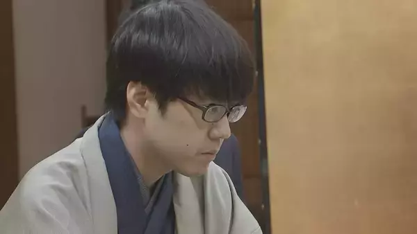 「｢棋聖戦｣第2局始まる 第1局は藤井聡太六冠(23)が勝利 挑戦者はタイトル戦初出場の服部慎一郎七段(26)  19日午後決着の見込み 栃木･日光市」の画像