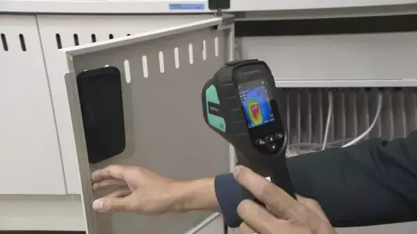 「名古屋市が隠しカメラの探知機を導入 全小中学校で抜き打ち点検始まる サーモグラフィカメラで隠しカメラのバッテリーの熱を可視化 相次ぐ教員の盗撮防ぐ」の画像