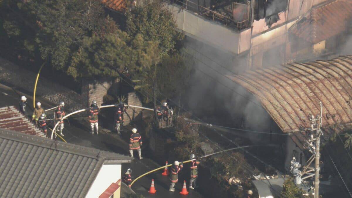 3連休初日の朝に住宅で火事 住人の男女3人が病院に搬送 命に別状なし 愛知･瀬戸市の住宅街