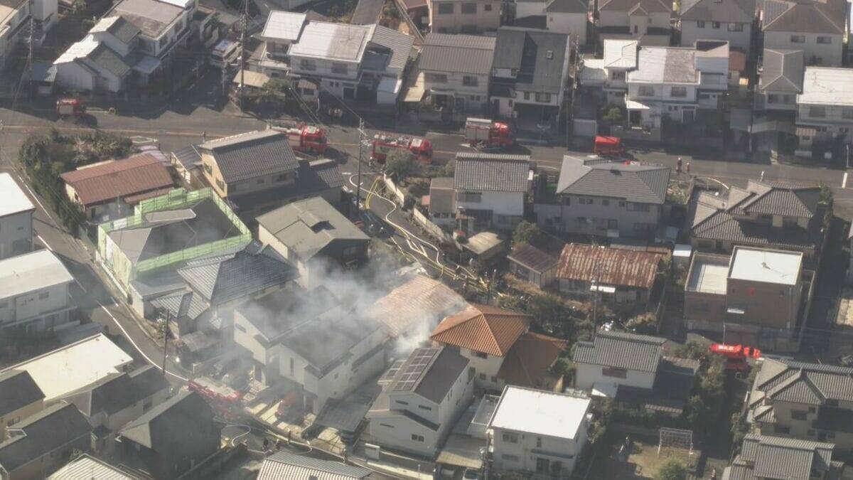 3連休初日の朝に住宅で火事 住人の男女3人が病院に搬送 命に別状なし 愛知･瀬戸市の住宅街