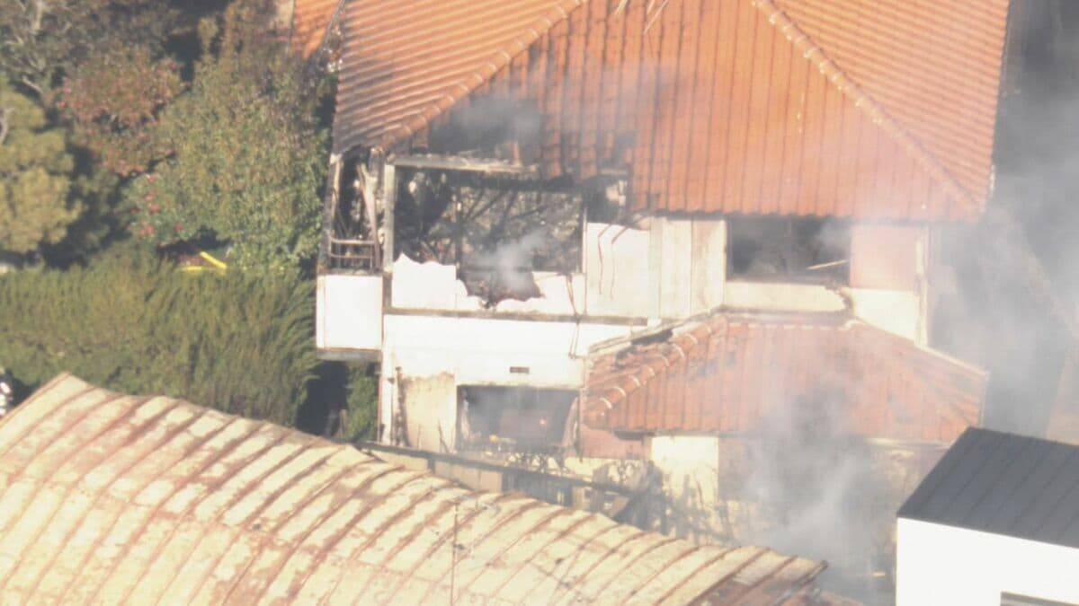 3連休初日の朝に住宅で火事 住人の男女3人が病院に搬送 命に別状なし 愛知･瀬戸市の住宅街