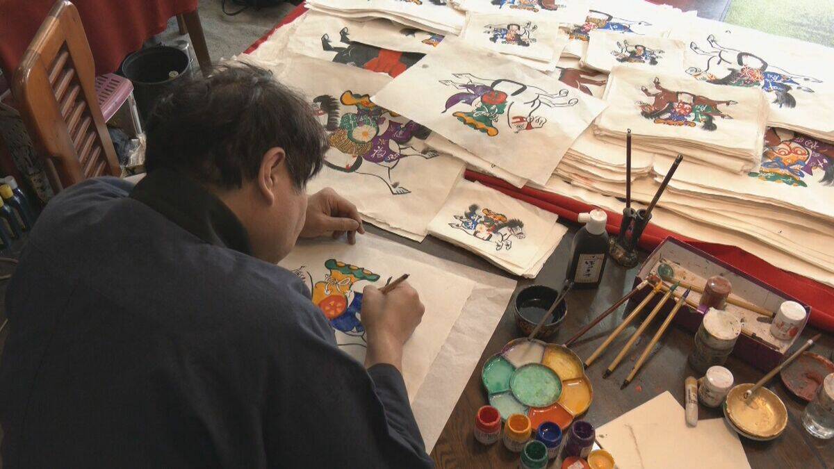 幸せが駆け込むように… 飛騨地方の縁起物｢紙絵馬｣づくり最盛期 “うま年”の今年は増産 8月の｢松倉絵馬市｣に向けて 岐阜･高山市