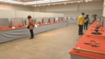 日用品で作った「新春飾り物」 飛騨高山に江戸時代から続く風習を残したい 岐阜・高山市民文化会館で地元保存会が開催