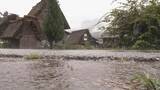 「岐阜で大雨　土砂災害に注意　美濃市の長良川の河川敷で乗用車２台水没　」の画像1