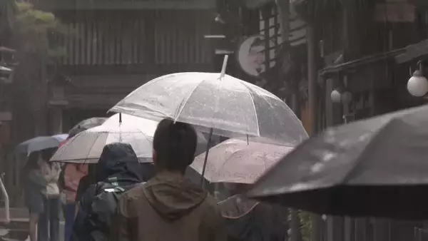 「岐阜で大雨　土砂災害に注意　美濃市の長良川の河川敷で乗用車２台水没　」の画像