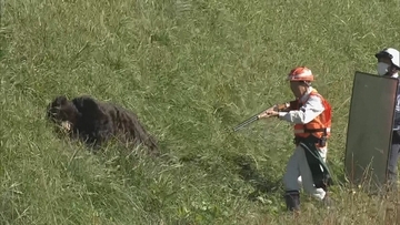 クマ出没に備え｢緊急銃猟｣訓練 市や警察･猟友会など約100人が参加 住民への呼びかけや交通規制など手順確認 岐阜･中津川市