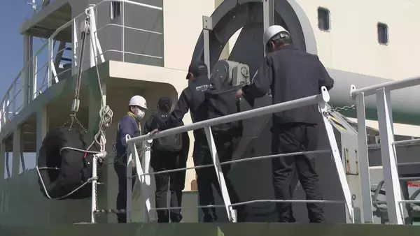 「中がむき出しに…」強い衝撃で船体が2つに割れたか　釣り船の引き上げ作業　三重・鳥羽市沖の事故