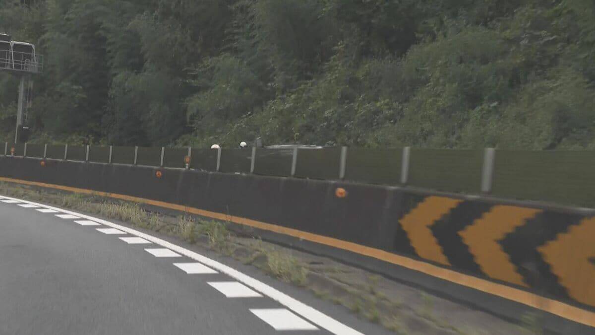幼い子ども４人含む２家族８人が乗っていた車が横転し27歳の女性が死亡   岐阜・瑞浪市　中央自動車道