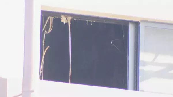 3階建てアパートの一室が燃える火事 焼け跡から1人の遺体見つかる 愛知・豊田市