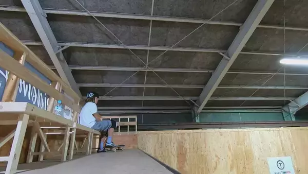 「｢コーチはつけない｣ 天才14歳のこだわり 両親が空き倉庫を練習場に “日本で1人しかできない”技も… アジア大会代表内定 スケートボード･パーク 志治群青」の画像