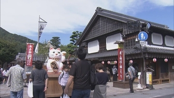 伊勢おかげ横丁に全国から招き猫1万点以上が大集合 今年のテーマは式年遷宮「お木曳」展示販売会のほか招き猫の絵付け体験も