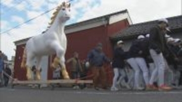 恒例の“ジャンボ干支”奉納 高さ3mの“午(うま)” 金のたてがみには｢金運アップ｣の願い… 物価高と人口減少でクラウドファンディングも初活用