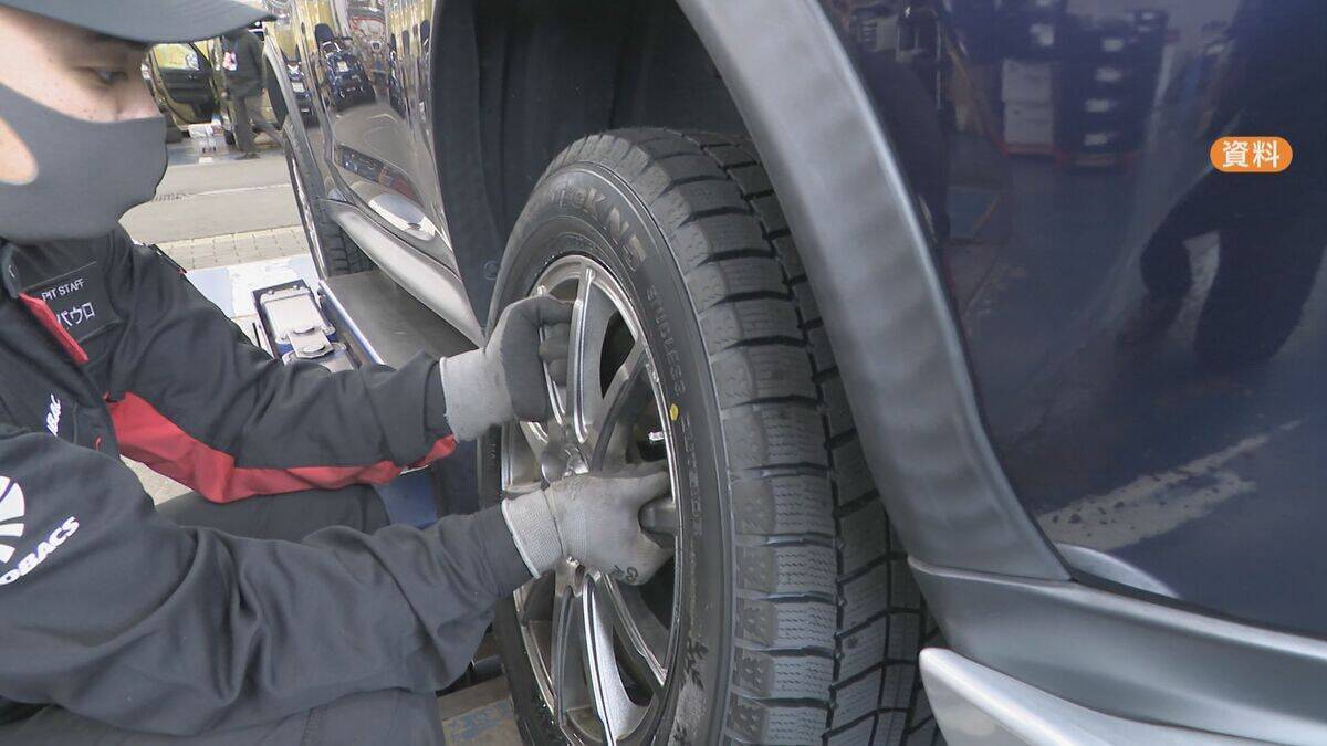 寒さの影響でインロックが増える？ 雪道に欠かせないスタッドレスタイヤ 装着しても油断しないで ｢残り溝や空気圧など定期的な日常点検を｣ JAF隊員に密着