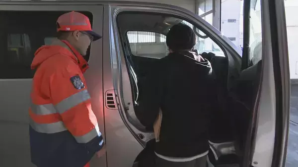 「寒さの影響でインロックが増える？ 雪道に欠かせないスタッドレスタイヤ 装着しても油断しないで ｢残り溝や空気圧など定期的な日常点検を｣ JAF隊員に密着」の画像