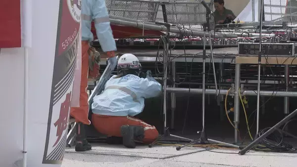 「名古屋･久屋大通公園でイベント中に…パネル倒れる ステージで踊っていた女性3人が挟まれケガ エンゼル広場」の画像