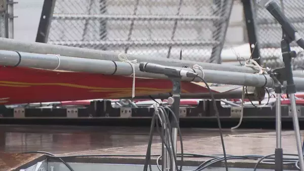 「名古屋･久屋大通公園でイベント中に…パネル倒れる ステージで踊っていた女性3人が挟まれケガ エンゼル広場」の画像