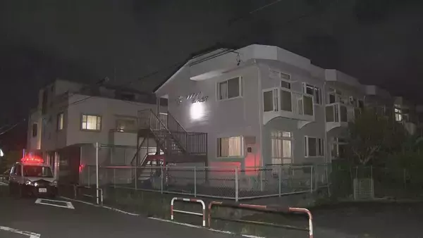 「アパートの一室で60代くらいの男性が死亡 同じ部屋の浴室にも女性の遺体 愛知・豊川市」の画像