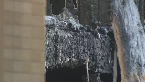 「未明に住宅火災 80代とみられる男性2人を心肺停止で病院に搬送 1階からの出火を見つけた近隣住民が通報 愛知･大府市」の画像