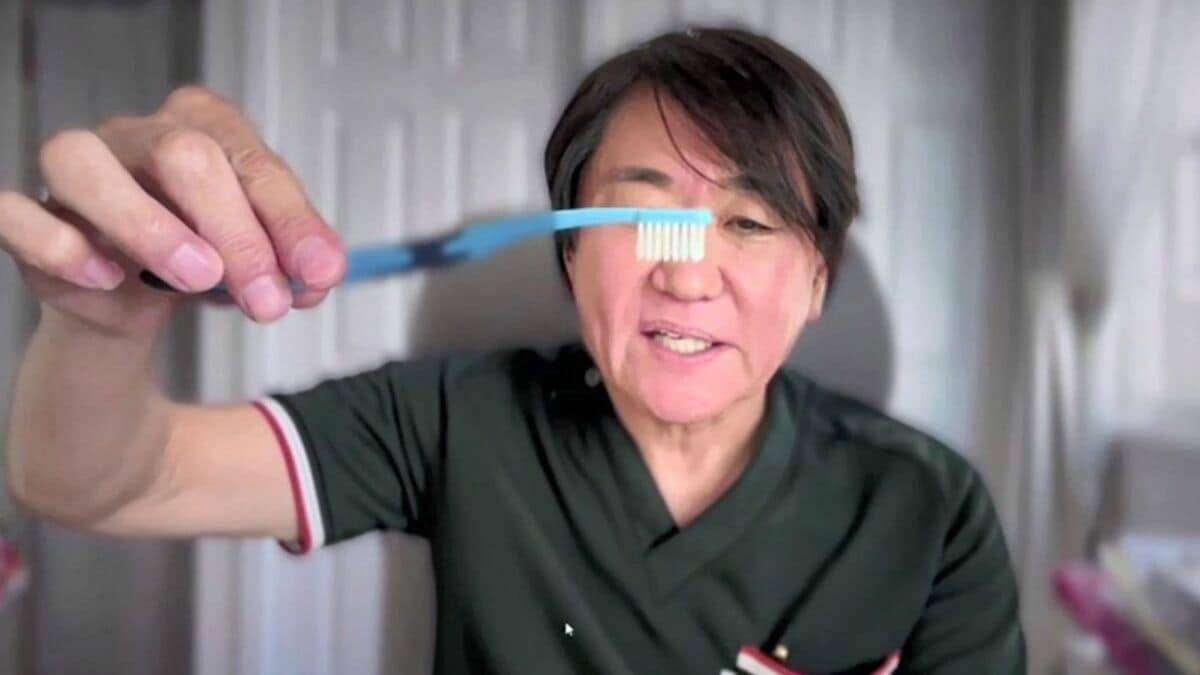 歯ブラシには細菌がいっぱい！使い方次第では“便器ブラシ”状態に… 細菌の増殖やインフル感染リスクも高めるNG行為とは