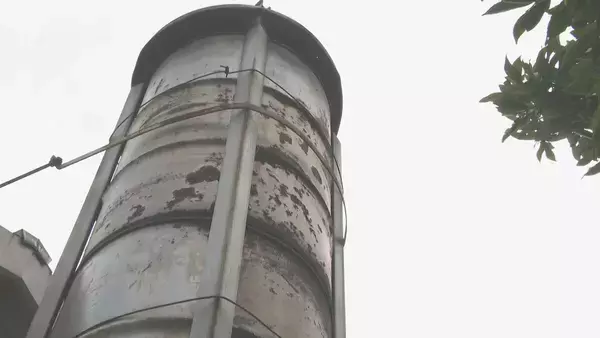 「“焼き物の町”を象徴するレンガ煙突 地震などによる倒壊への対策は？ ｢耐震化に500万円かかったと聞いている…｣ 街の魅力と防災を両立するための模索続く 愛知・常滑市」の画像