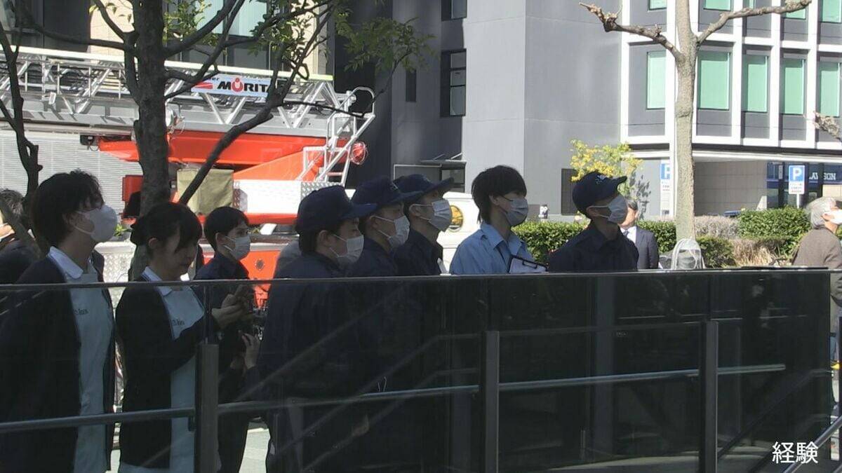 医療を学ぶ専門学校生たちが消防と南海トラフ地震に備えた防災訓練 ｢素早い判断で人を助けられるように｣ 名古屋のスパイラルタワーズ