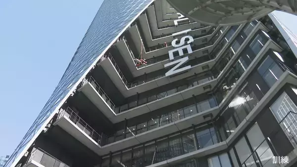 「医療を学ぶ専門学校生たちが消防と南海トラフ地震に備えた防災訓練 ｢素早い判断で人を助けられるように｣ 名古屋のスパイラルタワーズ」の画像