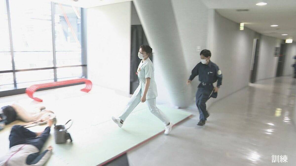 医療を学ぶ専門学校生たちが消防と南海トラフ地震に備えた防災訓練 ｢素早い判断で人を助けられるように｣ 名古屋のスパイラルタワーズ
