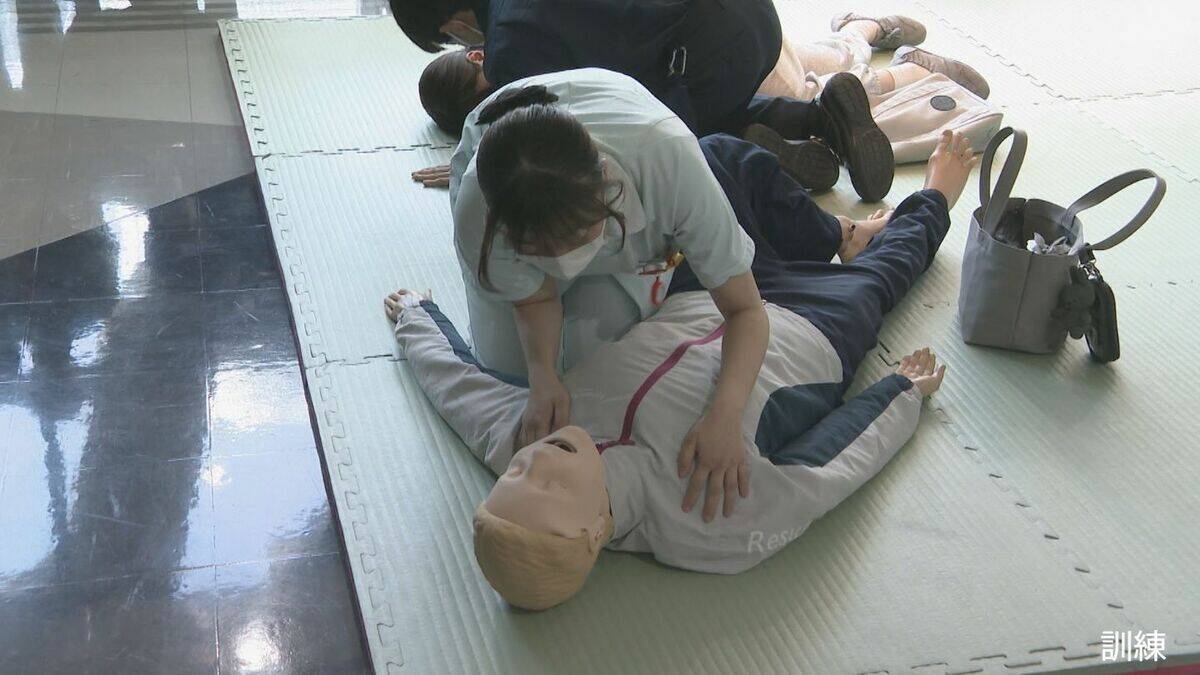 医療を学ぶ専門学校生たちが消防と南海トラフ地震に備えた防災訓練 ｢素早い判断で人を助けられるように｣ 名古屋のスパイラルタワーズ