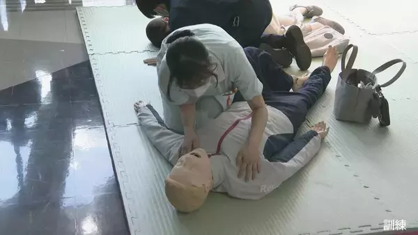 「医療を学ぶ専門学校生たちが消防と南海トラフ地震に備えた防災訓練 ｢素早い判断で人を助けられるように｣ 名古屋のスパイラルタワーズ」の画像