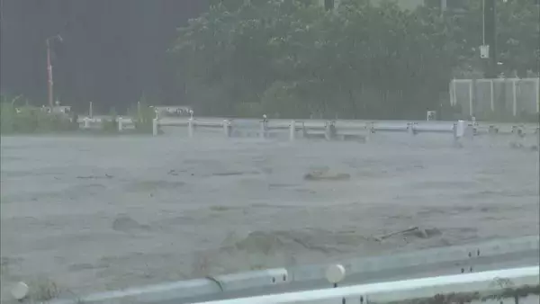 「三重･津市の｢波瀬川｣ 増水し周辺の道路は冠水 雲出川には｢レベル4氾濫危険警報｣ 台風6号が東海地方に最接近【台風情報】」の画像