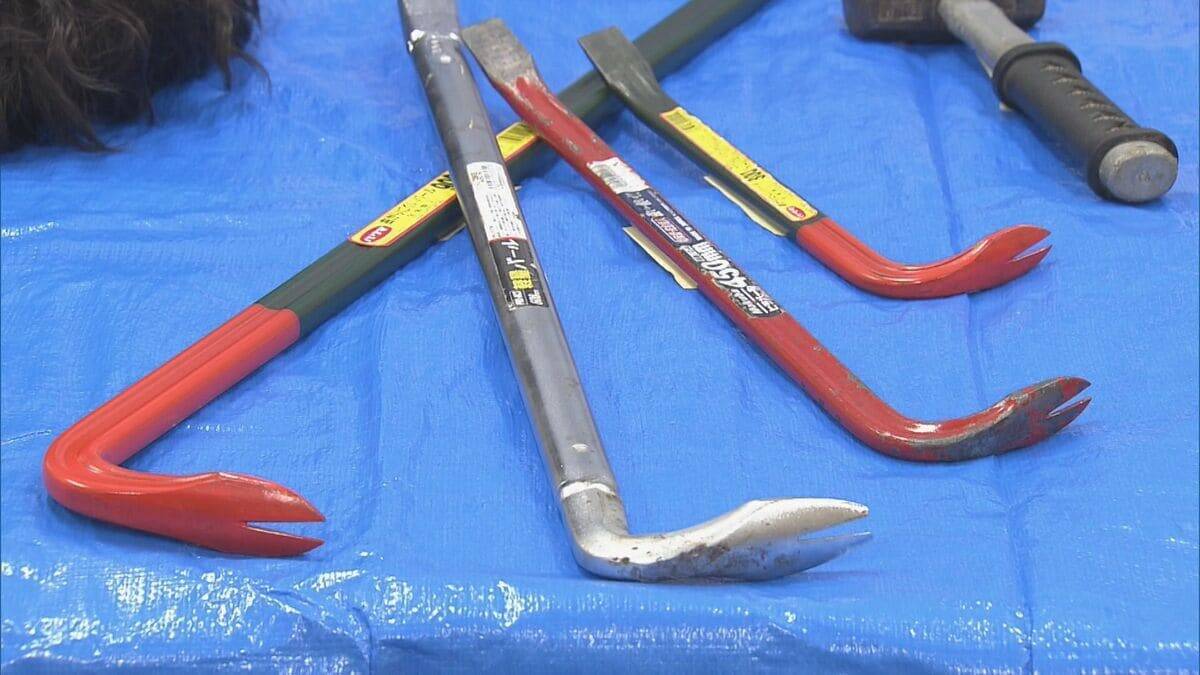 住宅から現金約4560万円が盗まれる…窃盗などの疑いで30代の男2人逮捕 三重・鈴鹿市