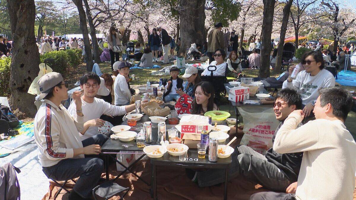 1990年代には花見客の“ゴミ問題”が… 今は｢持ち帰り｣がルール “違法駐車”防ぐため今年から通行止め措置も 名古屋･鶴舞公園
