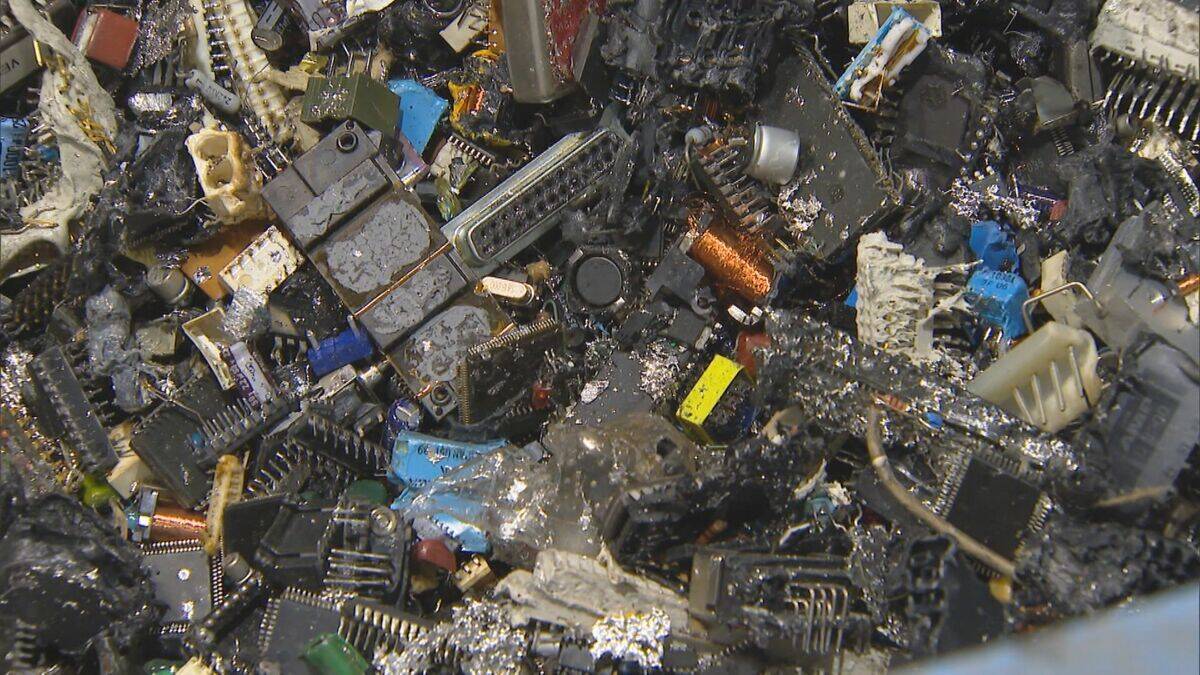 “ごみ”から大量の金が!? パソコン基板1トンから天然金鉱山の数十倍の金 “都市鉱山”が資源不足の日本を救う?