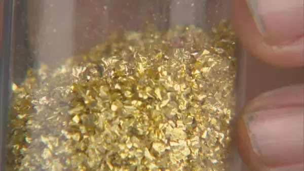 「“ごみ”から大量の金が!? パソコン基板1トンから天然金鉱山の数十倍の金 “都市鉱山”が資源不足の日本を救う?」の画像