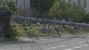 大型トラックが電柱に衝突 はずみで複数の電柱倒れる 最大3600戸以上が一時停電に 信号機も一時機能せず警察が交通整理 愛知・豊明市