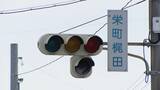 「大型トラックが電柱に衝突 はずみで複数の電柱倒れる 最大3600戸以上が一時停電に 信号機も一時機能せず警察が交通整理 愛知・豊明市」の画像2