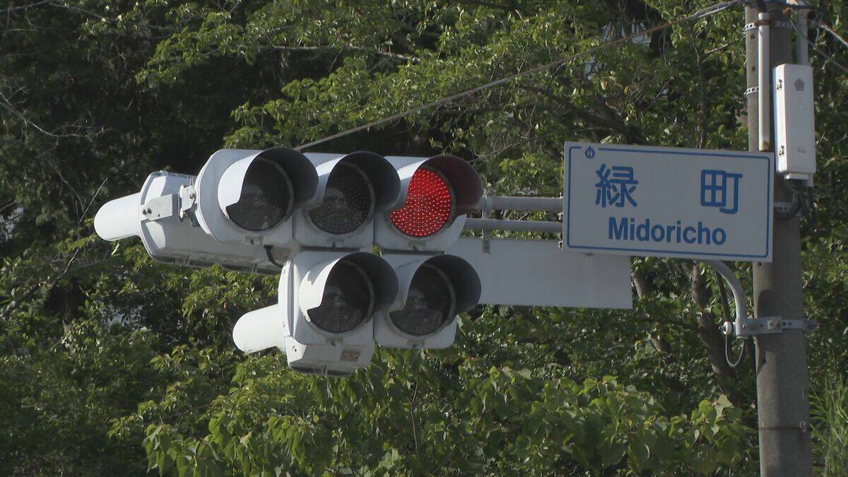 バイク３台を連ねて赤信号の交差点に進入 交通の危険を生じさせた疑い 18歳の男とフィリピン国籍の20歳の男を逮捕 ほかにも共犯者いるとみて捜査 愛知県警瀬戸署