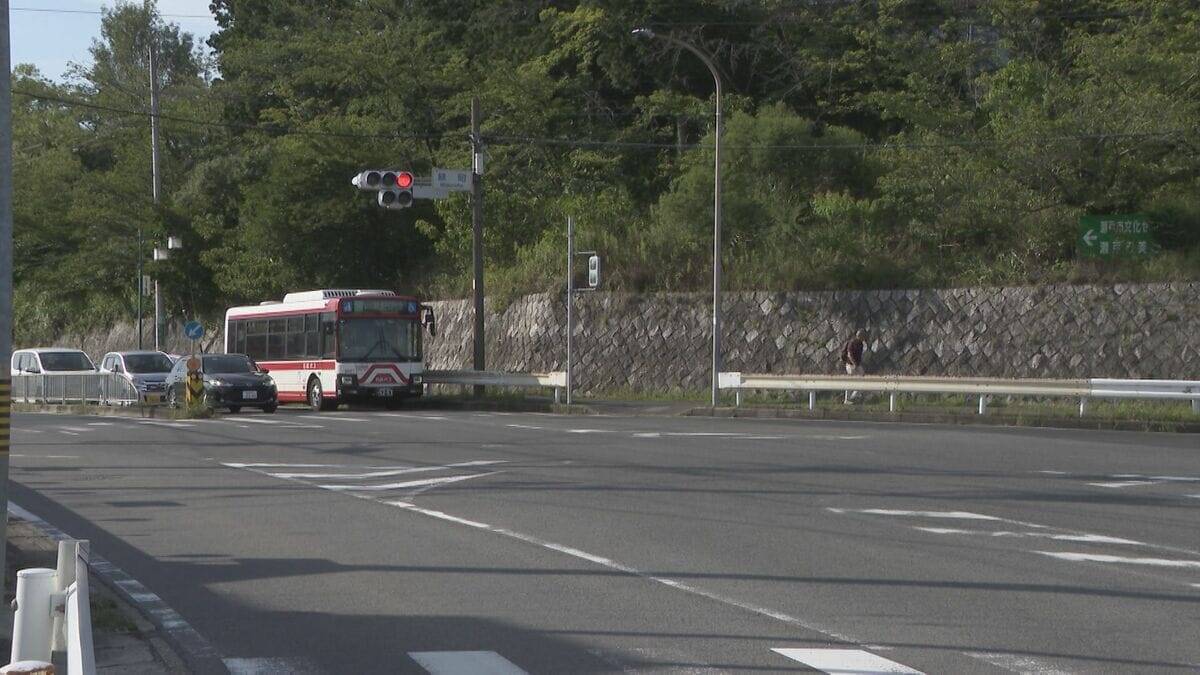 バイク３台を連ねて赤信号の交差点に進入 交通の危険を生じさせた疑い 18歳の男とフィリピン国籍の20歳の男を逮捕 ほかにも共犯者いるとみて捜査 愛知県警瀬戸署