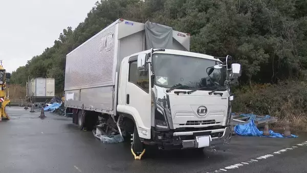 酒気帯び運転のトラックによる衝突事故 運転手の65歳男を現行犯逮捕 トンネル内で壁にぶつかったはずみで乗用車に衝突…自身のトラック横転 新東名高速