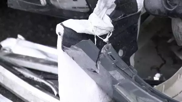 「酒気帯び運転のトラックによる衝突事故 運転手の65歳男を現行犯逮捕 トンネル内で壁にぶつかったはずみで乗用車に衝突…自身のトラック横転 新東名高速」の画像