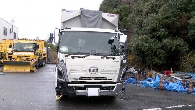 酒気帯び運転のトラックによる衝突事故 運転手の65歳男を現行犯逮捕 トンネル内で壁にぶつかったはずみで乗用車に衝突…自身のトラック横転 新東名高速