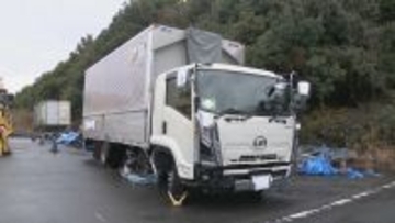 酒気帯び運転のトラックによる衝突事故 運転手の65歳男を現行犯逮捕 トンネル内で壁にぶつかったはずみで乗用車に衝突…自身のトラック横転 新東名高速