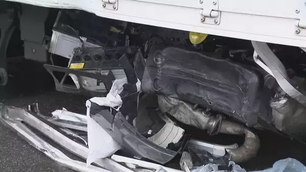 「酒気帯び運転のトラックによる衝突事故 運転手の65歳男を現行犯逮捕 トンネル内で壁にぶつかったはずみで乗用車に衝突…自身のトラック横転 新東名高速」の画像