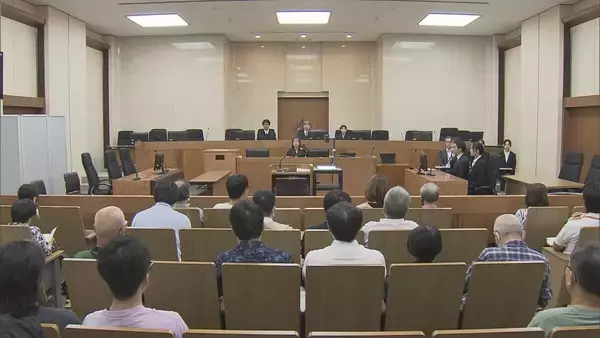 当時7歳の娘が内縁の夫から暴行受けるも放置し死亡させた罪などに問われた母親の初公判  保護責任者遺棄致死の罪については腹痛など訴えた娘を｢便秘だと判断した｣と無罪主張